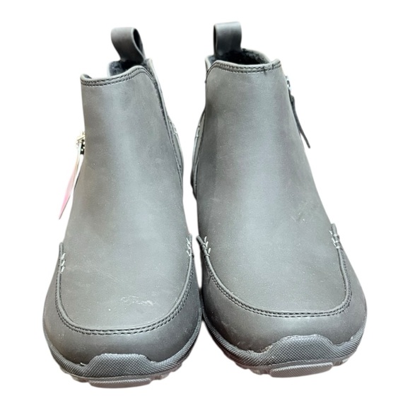 Skechers Shoes - Skechers Relaxed Fit Dark Gray Boots size 7.5